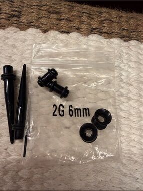 Black 2G (6mm) Ear Stretching Kit - Tapers & Plugs
